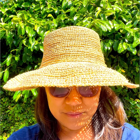 Meet your Posher, Stephanie - Picture 1 of 1